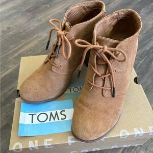 TOMS Lanuta suede booties, size 8